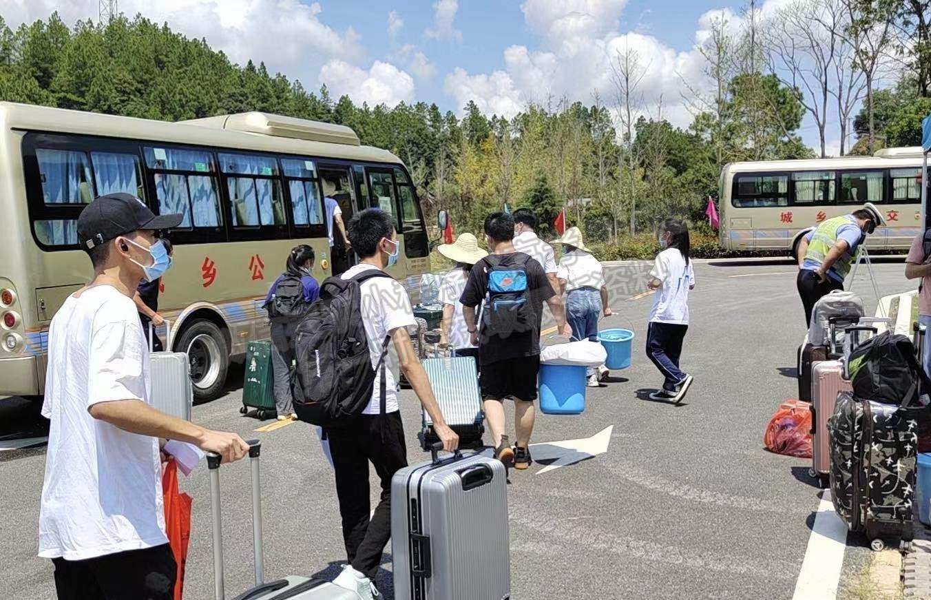 和君職業(yè)學院喜迎來自江西各地的400余名首屆新生