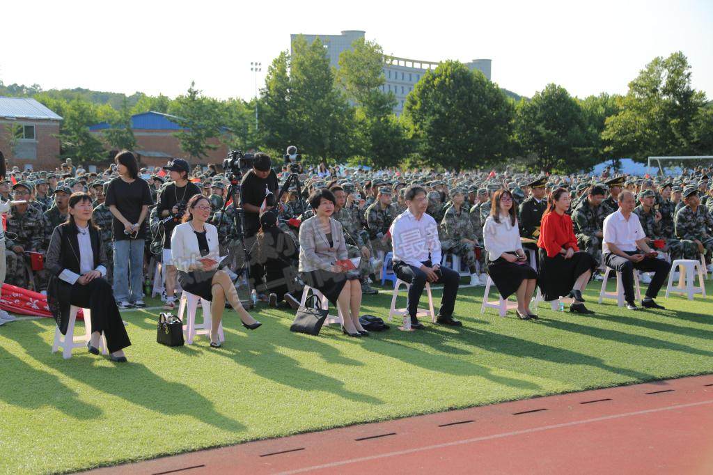 遼東學院隆重舉行2021級學生開學典禮暨軍訓成果匯報大會