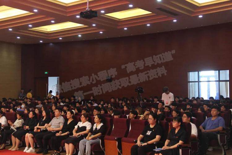 上海中侨职业技术大学举行2021级高职新生开学典礼