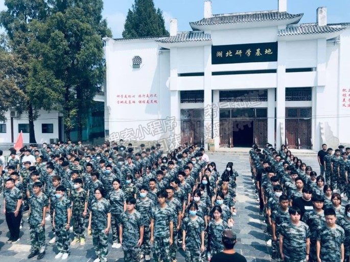 武汉工贸职业学院2021级新生军训活动 