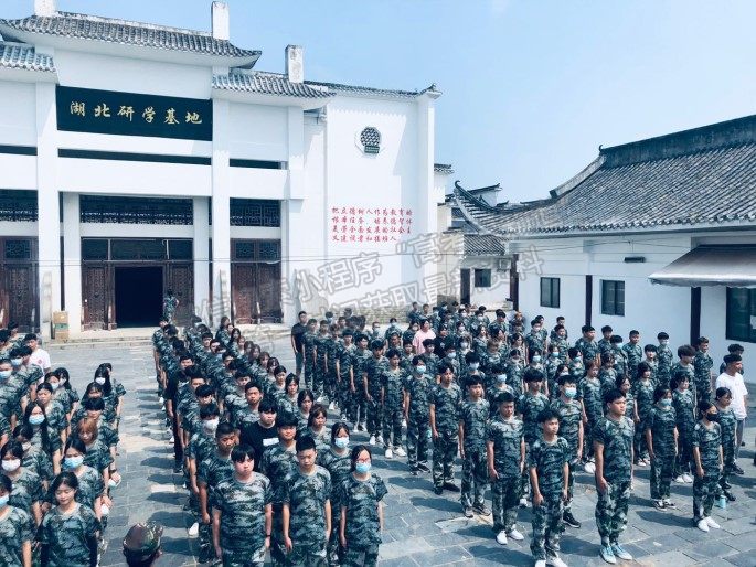 武汉工贸职业学院2021级新生军训活动 